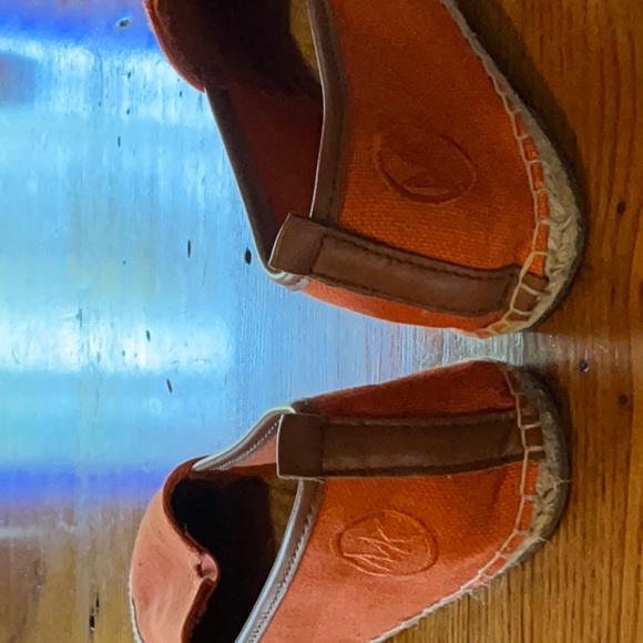 Michael Kors casual shoes. Tangerine in color. Slightly worn. Made of canvas. - Picture 3 of 5